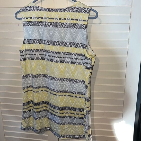 Tacera Zigzag pattern lightweight sleeveless blouse - Picture 4 of 7